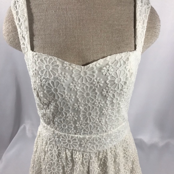 Francesca‘s Off-White Flower Cut-Out Back Dress - Picture 4 of 10